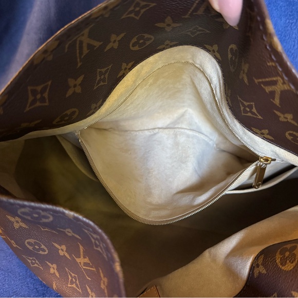 Louis Vuitton Monogram Artsy Shoulder Bag with Tan Handle - Picture 4 of 16